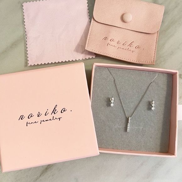 14K White Gold Bar Necklace Gift Set - Picture 3 of 5